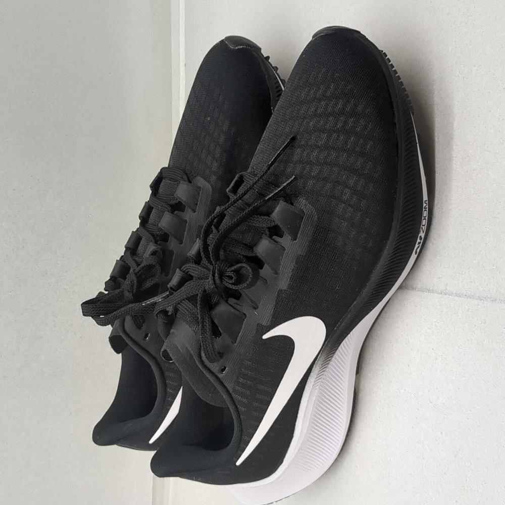 NIKE Men's AIR Zoom Pegasus 37 Running Shoe, Black/White, 6.5